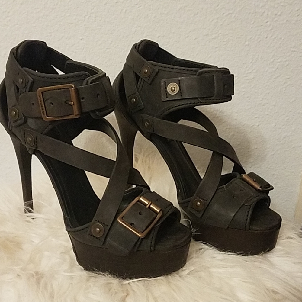 Burberry platform buckle heels